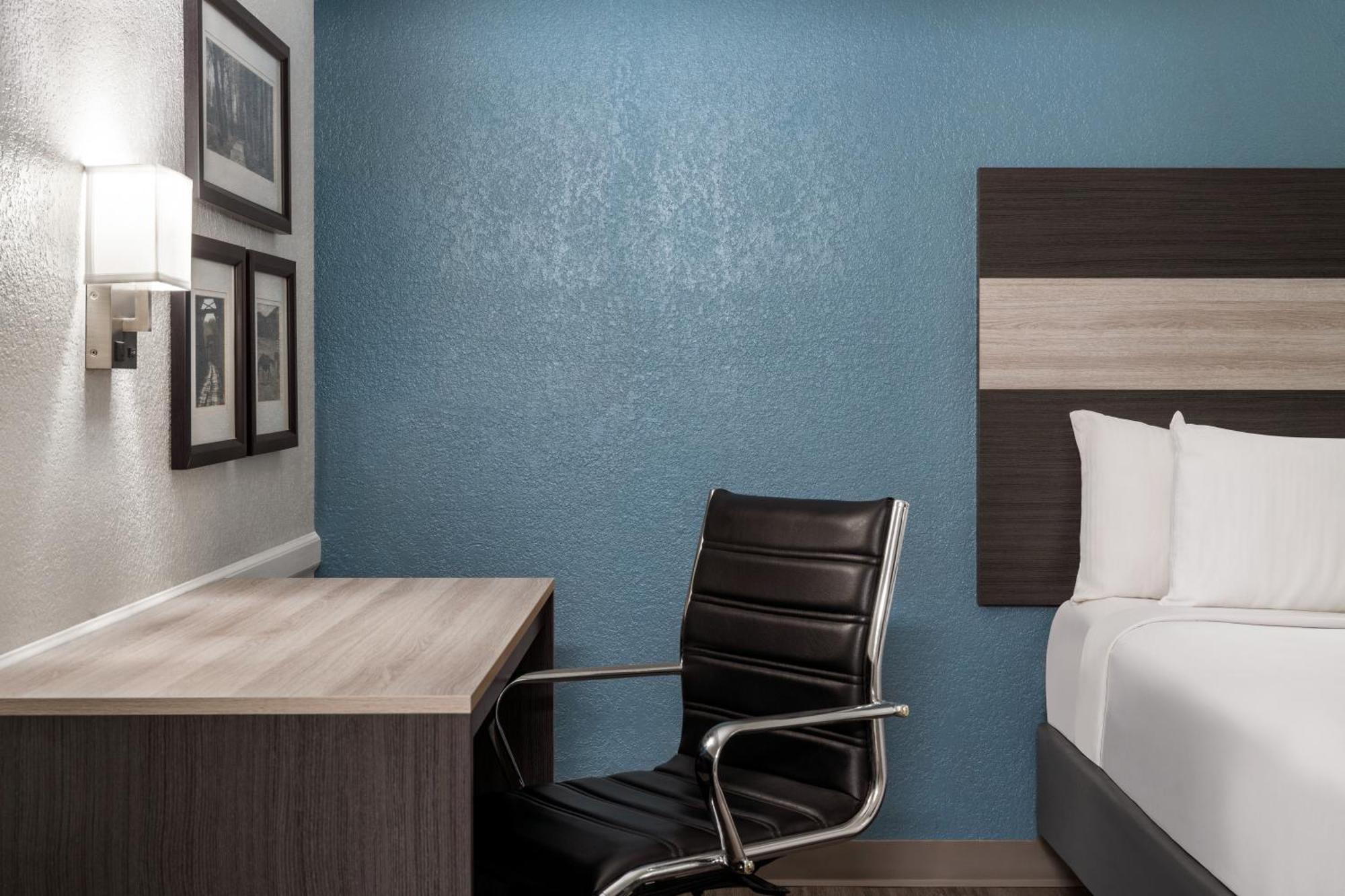 La Quinta By Wyndham Hotel