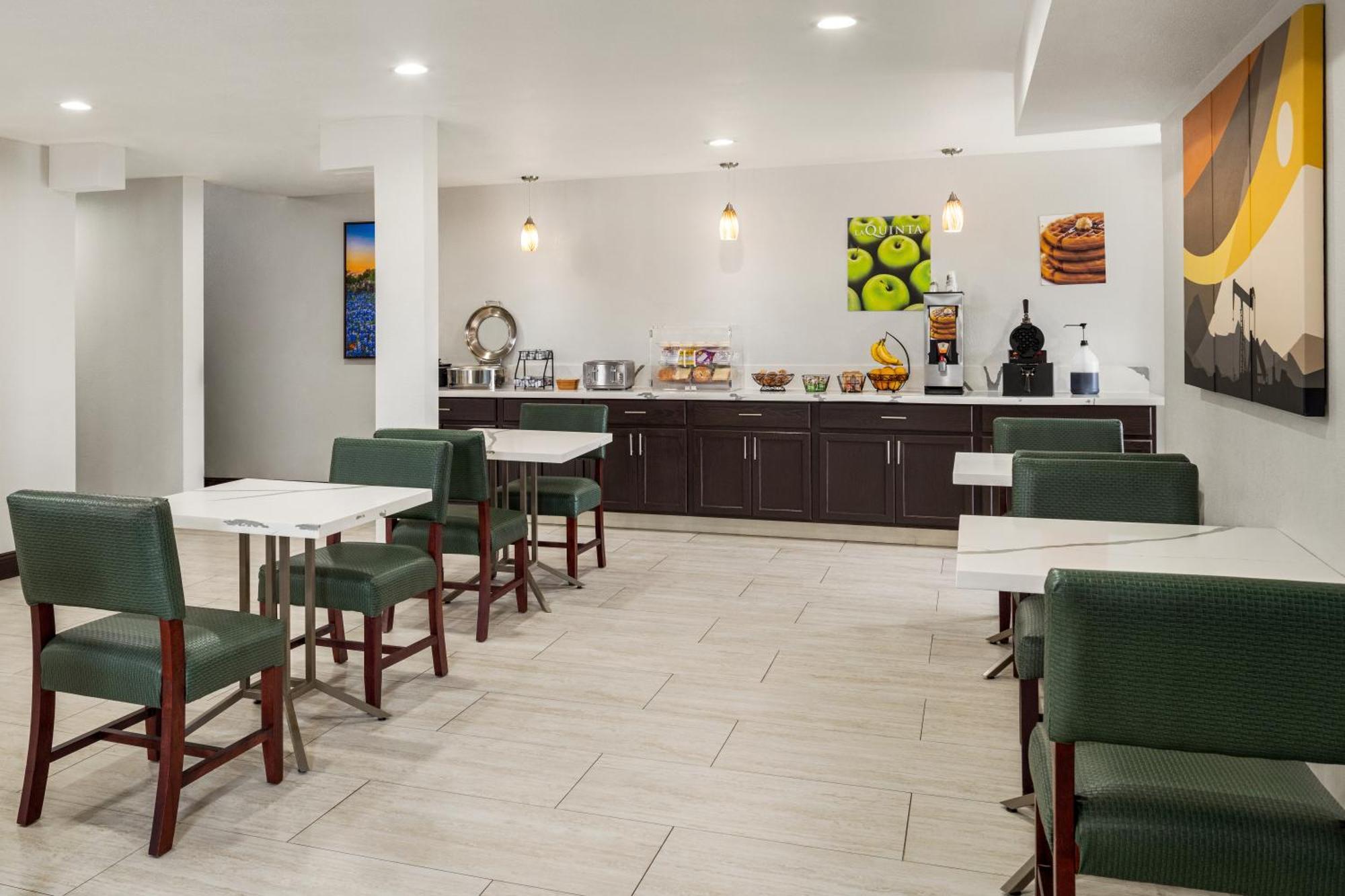 La Quinta By Wyndham Hotel Victoria