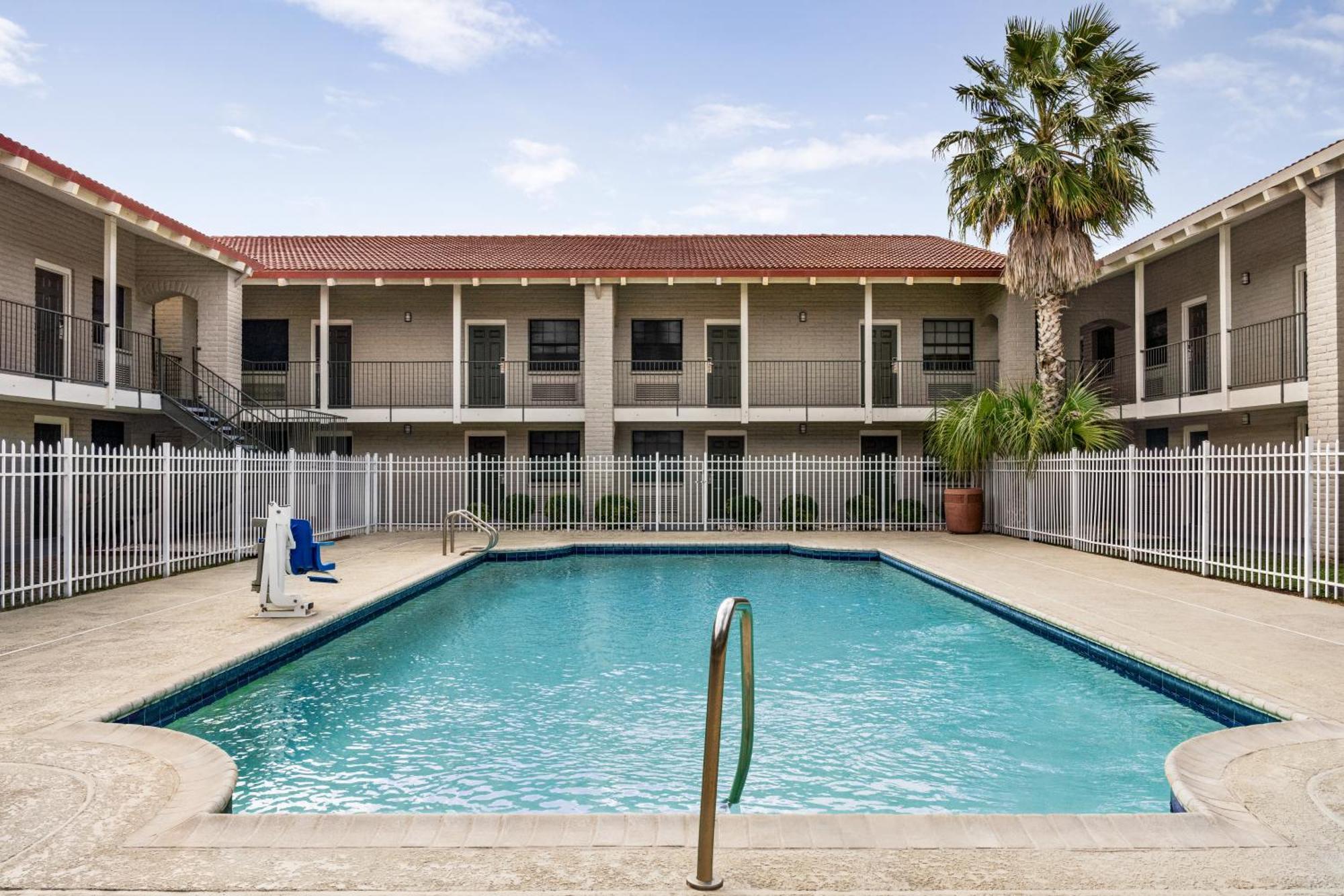 La Quinta By Wyndham Hotel